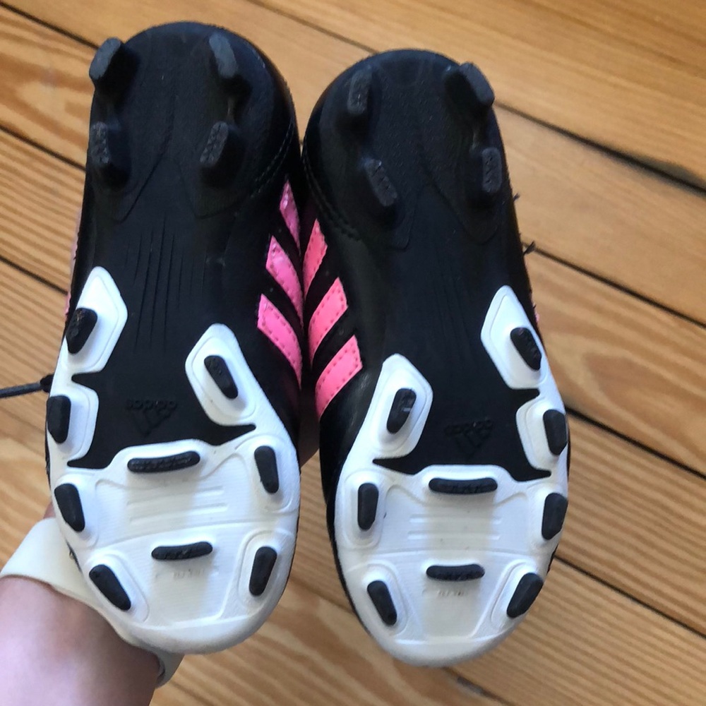 Girls cleats - Picture 2 of 5